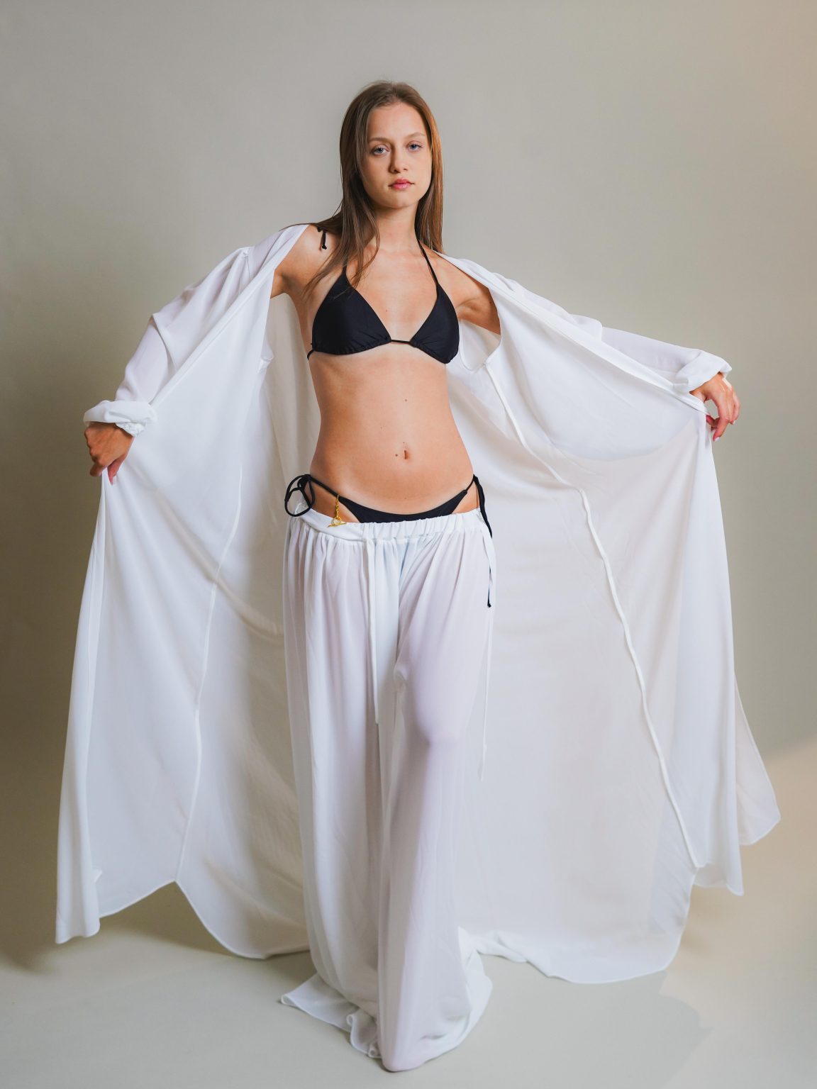 Wanderer | White Kimono with Balloon Sleeves and Trousers